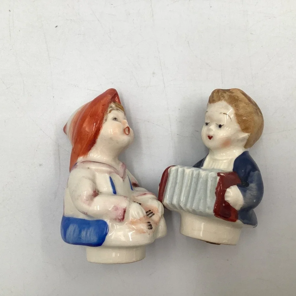 Vtg Musician Boy Girl Salt and Pepper Shaker Porcelain Singing Accordion Gift‎